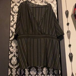 Torrid flutter sleeves tie back blouse